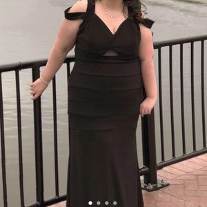 SIMPLE BLACK PROM DRESS